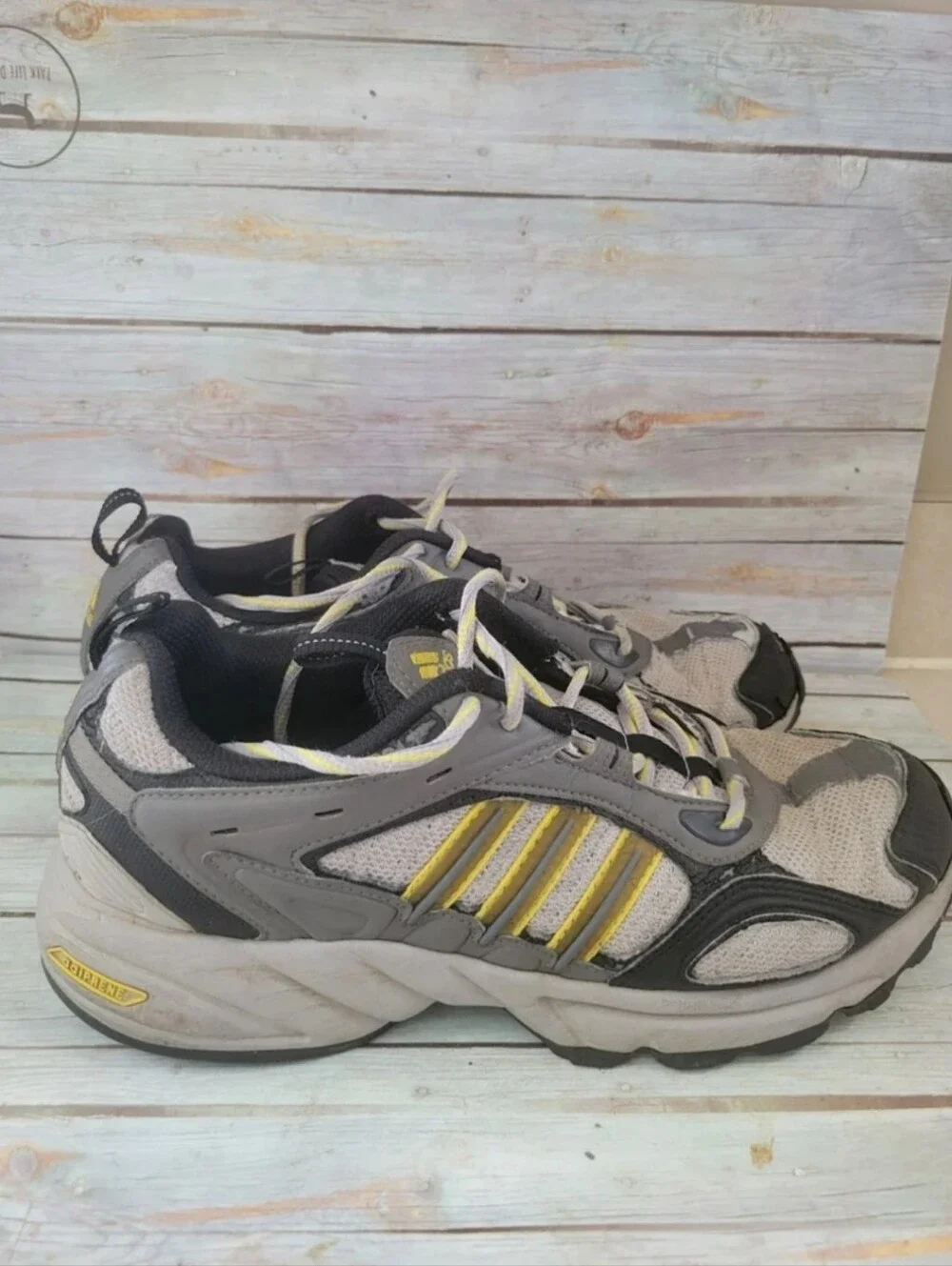 Mens Sz. 9.5 Vintage Adidas Running Shoe